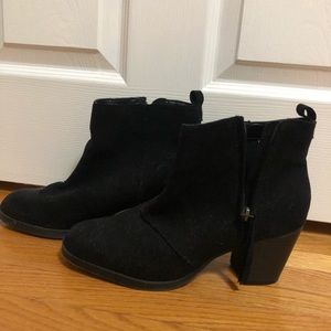 Ankle heeled boots